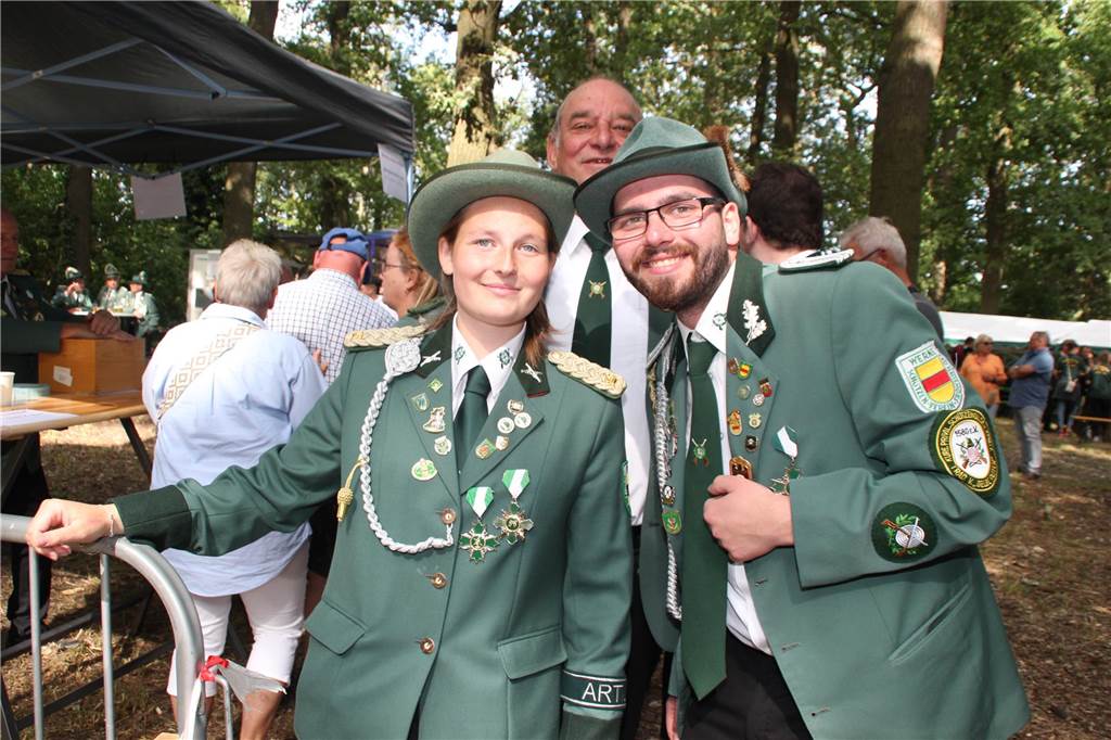 Mit schottischer Dudelsackmusik, Böllerschüssen, lobenden Worten für das scheidende Kaiserpaar Ludger Reckers und Anita Fisher und einer Vielzahl an Gästen feierte der Schützenverein Frohsinn 07 Werne am Samstag ein gelungenes Sommerschützenfest.