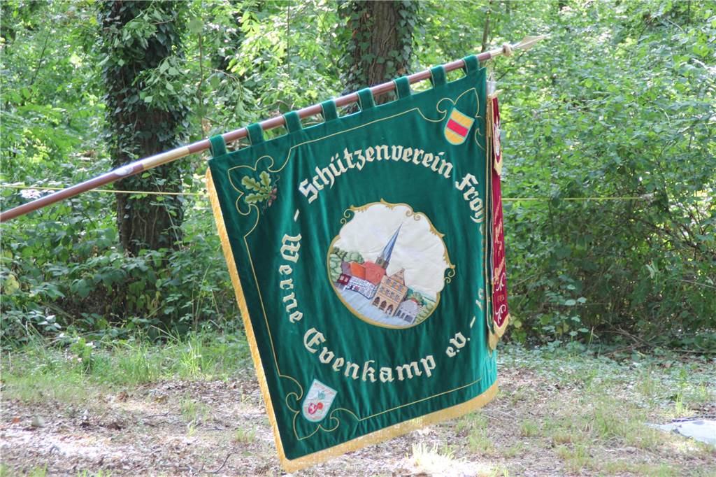 Mit schottischer Dudelsackmusik, Böllerschüssen, lobenden Worten für das scheidende Kaiserpaar Ludger Reckers und Anita Fisher und einer Vielzahl an Gästen feierte der Schützenverein Frohsinn 07 Werne am Samstag ein gelungenes Sommerschützenfest.