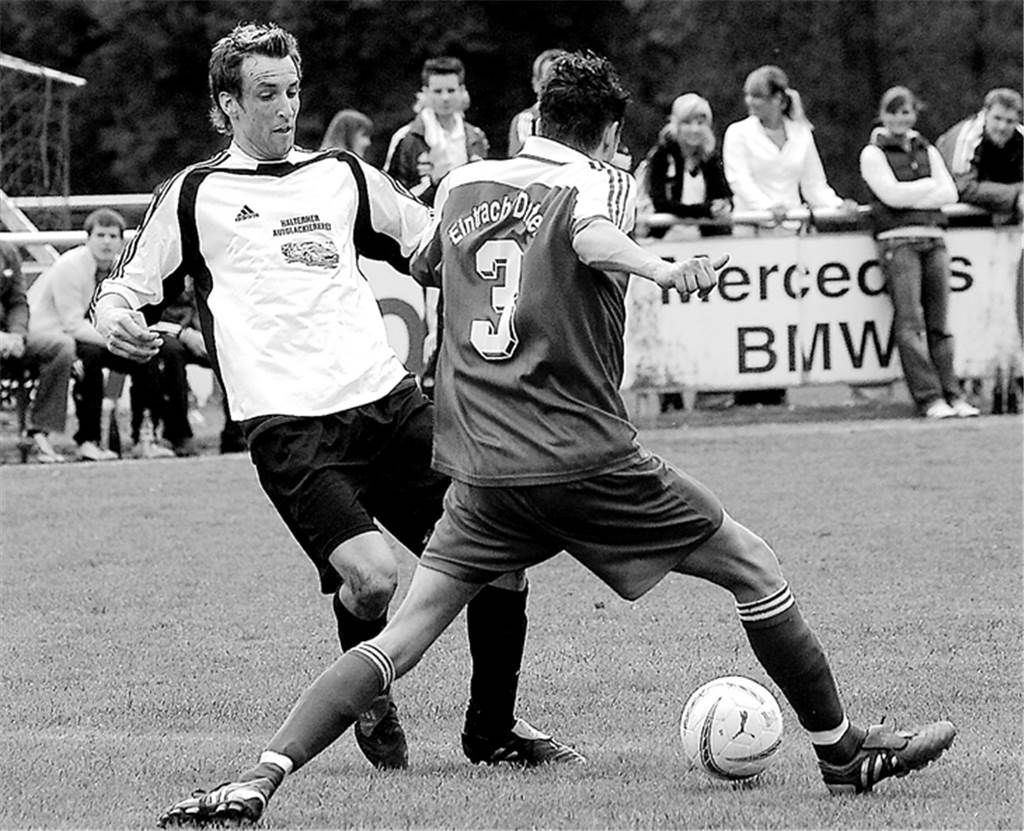 Halterner Traum-11: Tobias Becker setzt auf ein Ehepaar und viele Ü30-Spieler Mit Sebastian Haxter spielte Tobias Becker nur ein Jahr zusammen - da hinterließ der Stürmer aber scheinbar Eindruck.