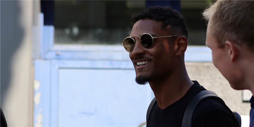 Flexibel dank Haller: Der BVB kann von seinem neuen Mittelstürmer doppelt profitieren Sebastien Haller auf dem Weg zum Medizincheck.