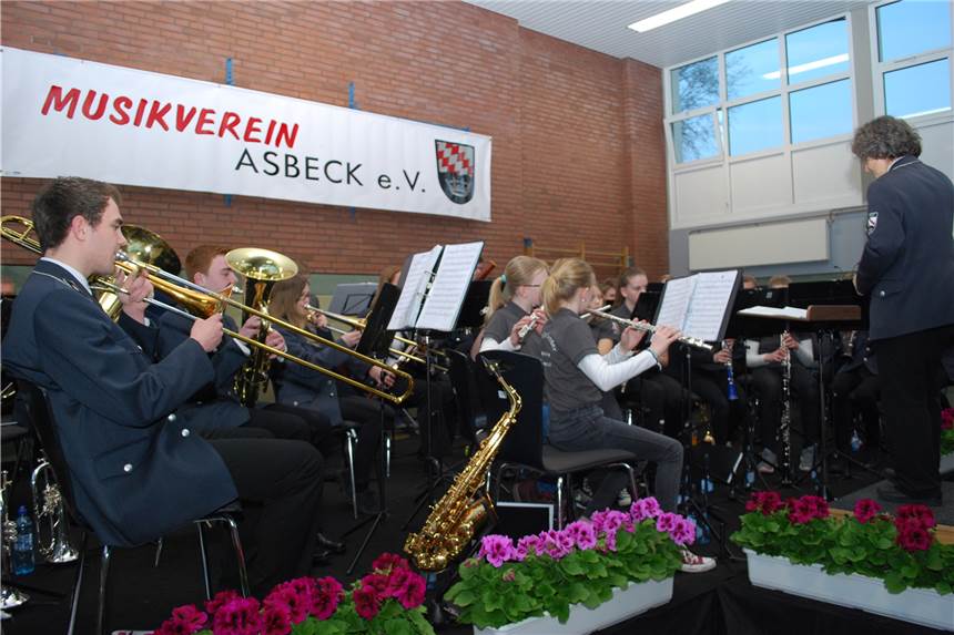 Musikverein Asbeck läutet mit Konzert Frühling ein Mit seinem Frühjahrskonzert gewährte der Musikverein Asbeck einen ersten Ausblick auf die vielen anstehenden Auftritte.