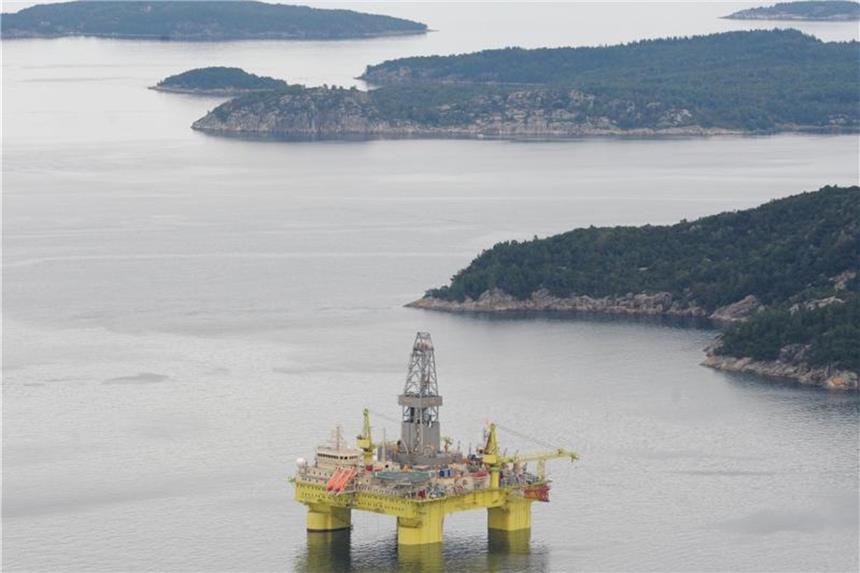 Vermögen aufbauen: Warum Norwegen ein gutes Vorbild ist Mit seinem Öl verdient Norwegen viel Geld. Doch statt alles auszugeben, fließen die Mittel unter anderem in einen Pensionsfonds, der die Gelder gewinnbringend investiert. Anleger können sich das zum Vorbild nehmen. Foto: Rainer Jensen