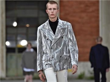 Mit seinem russisch-athentischen Streetwear-Look erobert Gosha Rubchinskiy gerade die Modewelt. Foto: Maurizio Degl'innocenti/ANSA/dpa