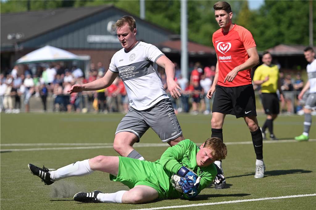 So könnten die beiden A-Kreisliga-Staffeln aussehen Mit seinen Paraden hat Torwart Thorben Peschel dafür gesorgt, dass RW Erkenschwick A-Ligist bleibt. In der neuen Saison hütet der Keeper das Tor der SG Titania/RWE.