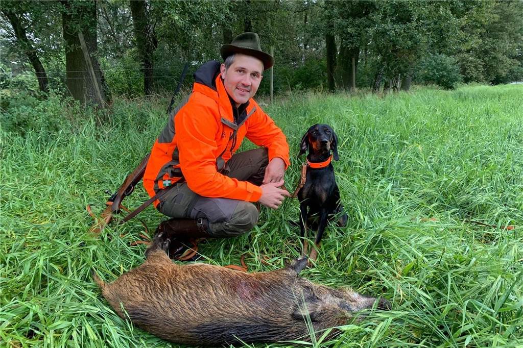 Christoph Ekamp (41) verspricht nachhaltigen Genuss mit „Wildfürst“ Christoph Ekamp mit Jagdhund Lotte