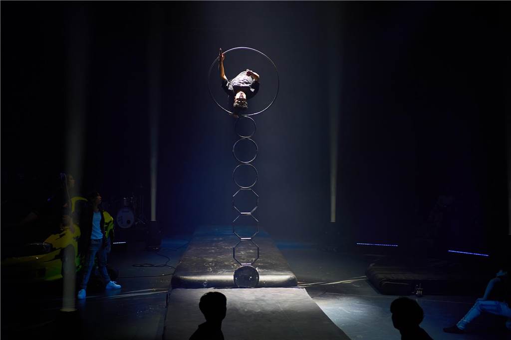 Mit seiner zwölften X-Mas-Show bringt Zirkus Flic Flac wieder spektakuläre Stunts nach Dortmund.