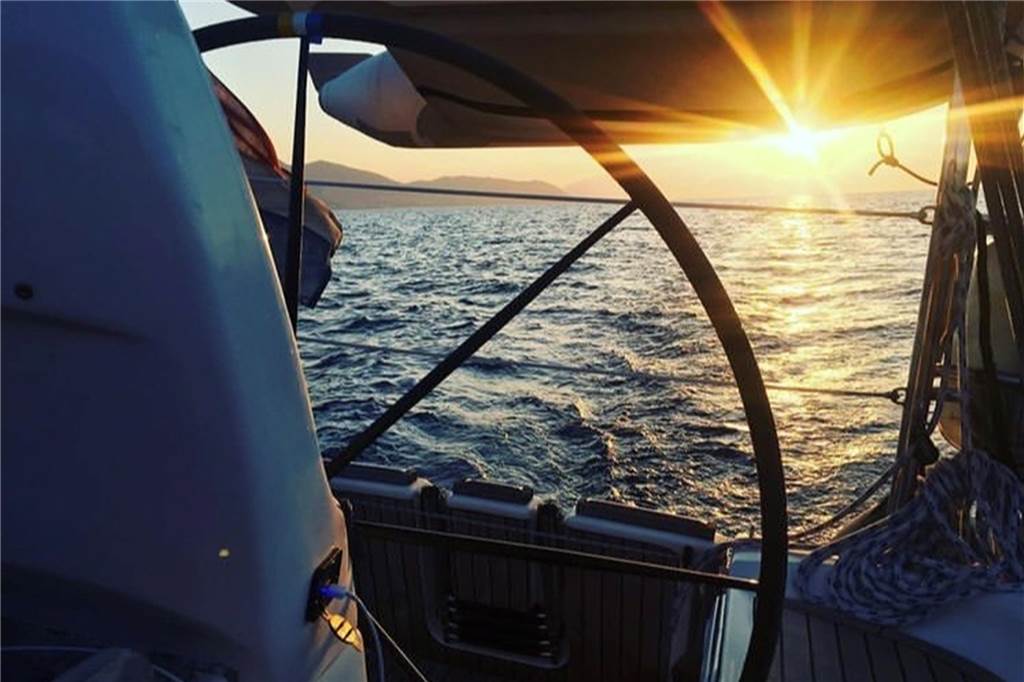 Carsten Fuchs aus Haltern verbringt Sabbat-Jahr auf dem Segelboot Mit Sonnenuntergängen über dem Meer werden die Halterner auf ihrer Reise belohnt.