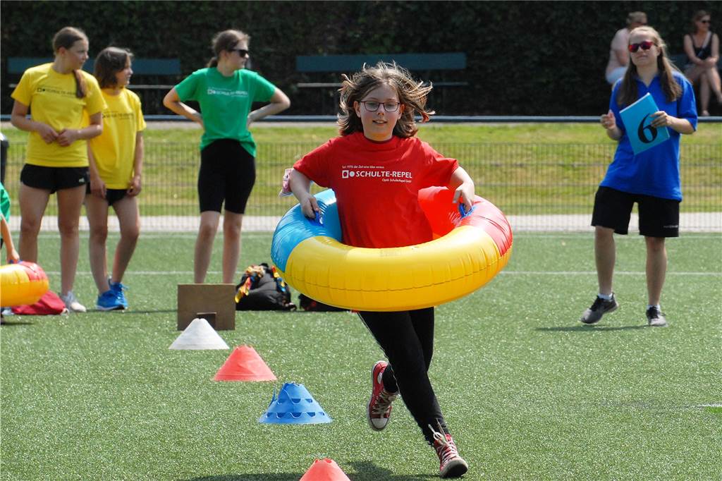 Sportplatzolympiade startete am Samstag - allerdings als Light-Version Mit Spaß waren die Kinder bei den Aufgaben dabei.