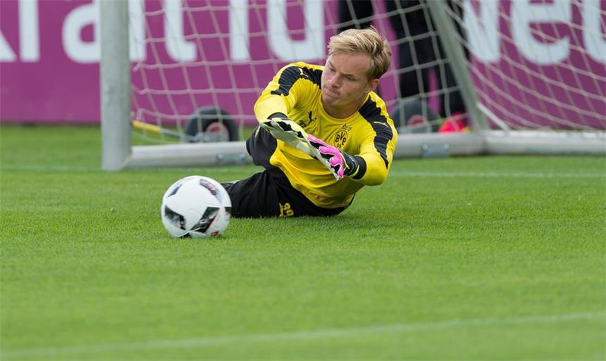 Bonmann: "An der Zeit für den nächsten Schritt" Mit stabilen Leistungen in der U 23 hat sich Torhüter Hendrik Bonmann beim BVB verdient gemacht.