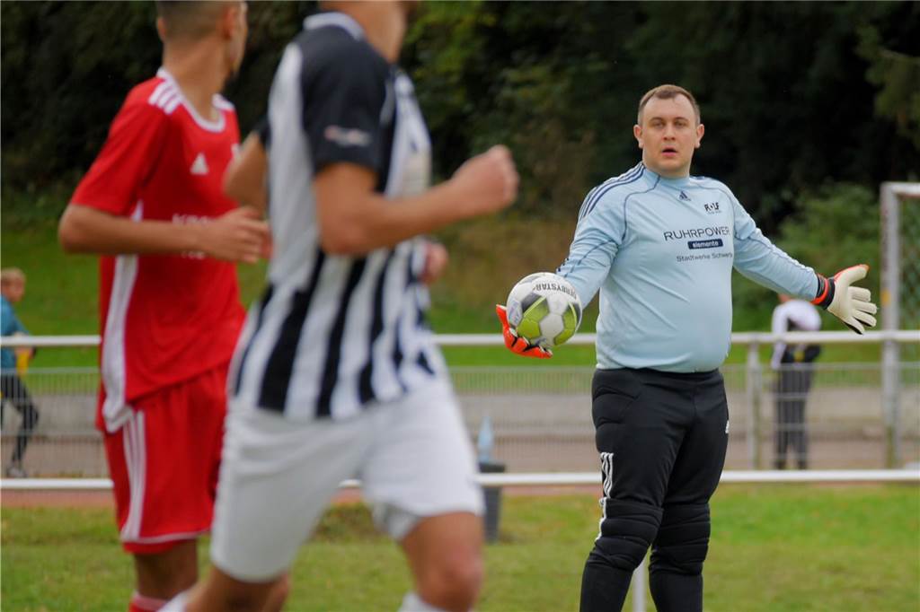 Mit Stefan Drews kehrt geballte Erfahrung zwischen die Pfosten des SC Hennen zurück.
