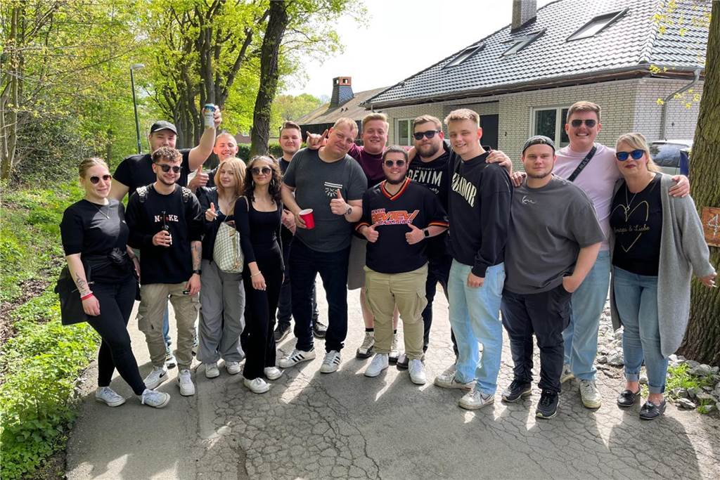 Mit teils mehr als zehn Menschen waren auch viele große Gruppen am 1. Mai dabei.