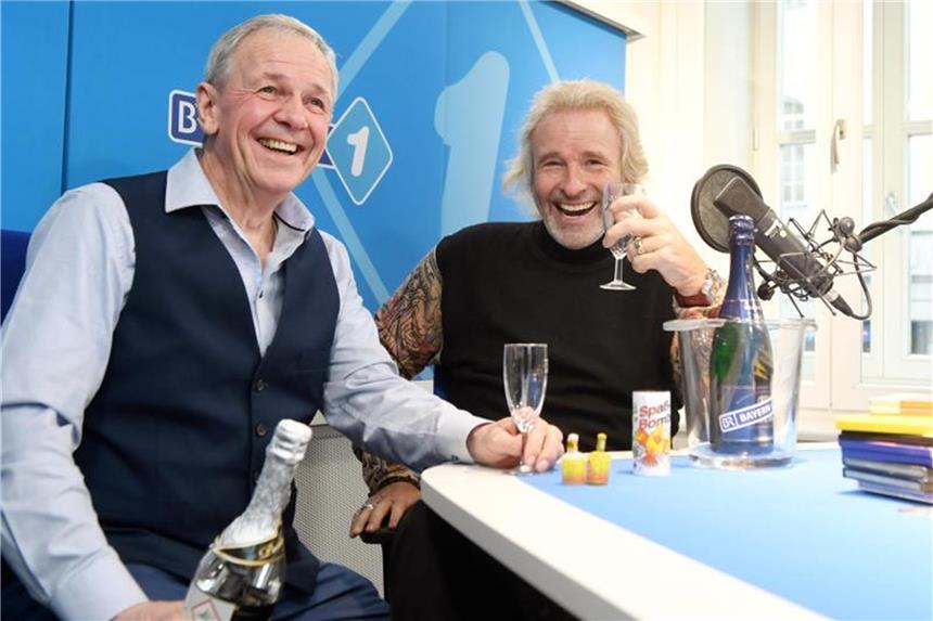 Gottschalk: Medienbranche von heute ist „angstgetrieben“ Mit Thomas Gottschalk kann man in diesem Jahr Silvester feiern. Und Fritz Egner (l) ist auch dabei. Foto: Tobias Hase