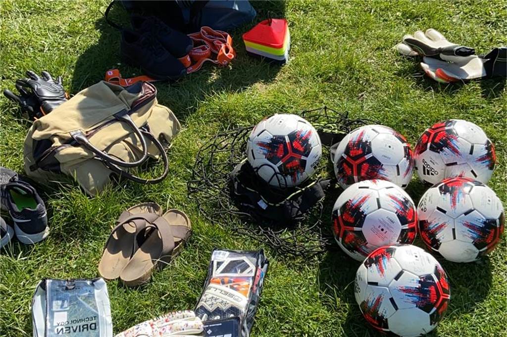 Corona vereint zwei der besten Dortmunder Keeper - die helfen sich nun Mit Torwarthandschuhen, Hütchen, und ganz vielen Bällen zeigten sich Muhammed Acil und Sascha Samulewicz im Tremoniapark.