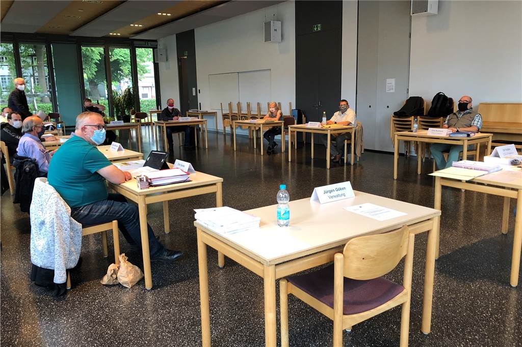 Bezirksvertretung stimmt für Weiterbau der Brackeler Straße (OWIIIa) Mit viel Abstand und Mundschutz trafen sich 10 der 19 Brackeler Bezirksvertreter zur Sitzung im Arent-Rupe-Haus der Evangelischen Kirche. Eines der beherrschenden Themen war der OWIIIa-Weiterbau.