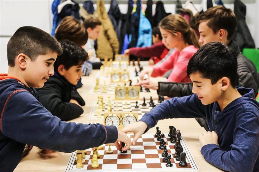 Seit 90 Jahren wird Schach in Eving gespielt Mit viel Begeisterung macht der Nachwuchs seine Züge am Brett.