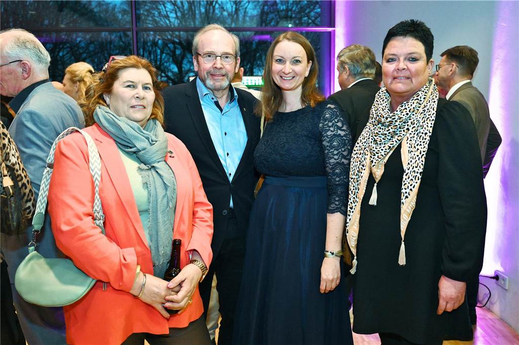 Gäste beim NRW-Schausteller-Empfang im Recklinghäuser Ruhrfestspielhaus.