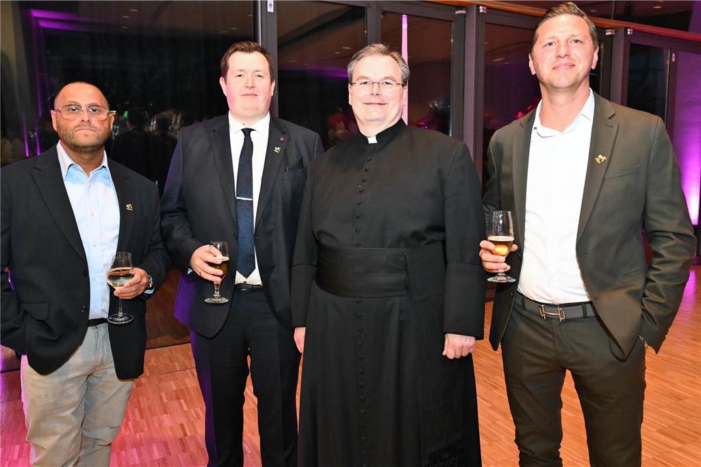 Gäste beim NRW-Schausteller-Empfang im Recklinghäuser Ruhrfestspielhaus.