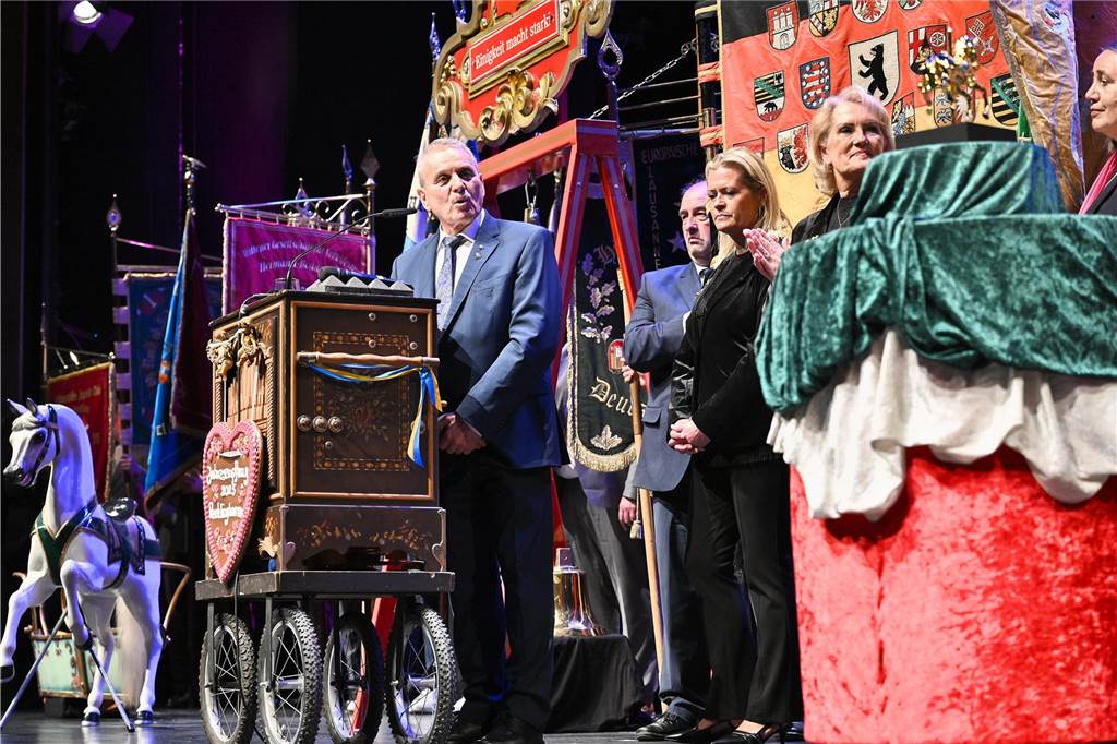 Gäste beim NRW-Schausteller-Empfang im Recklinghäuser Ruhrfestspielhaus.