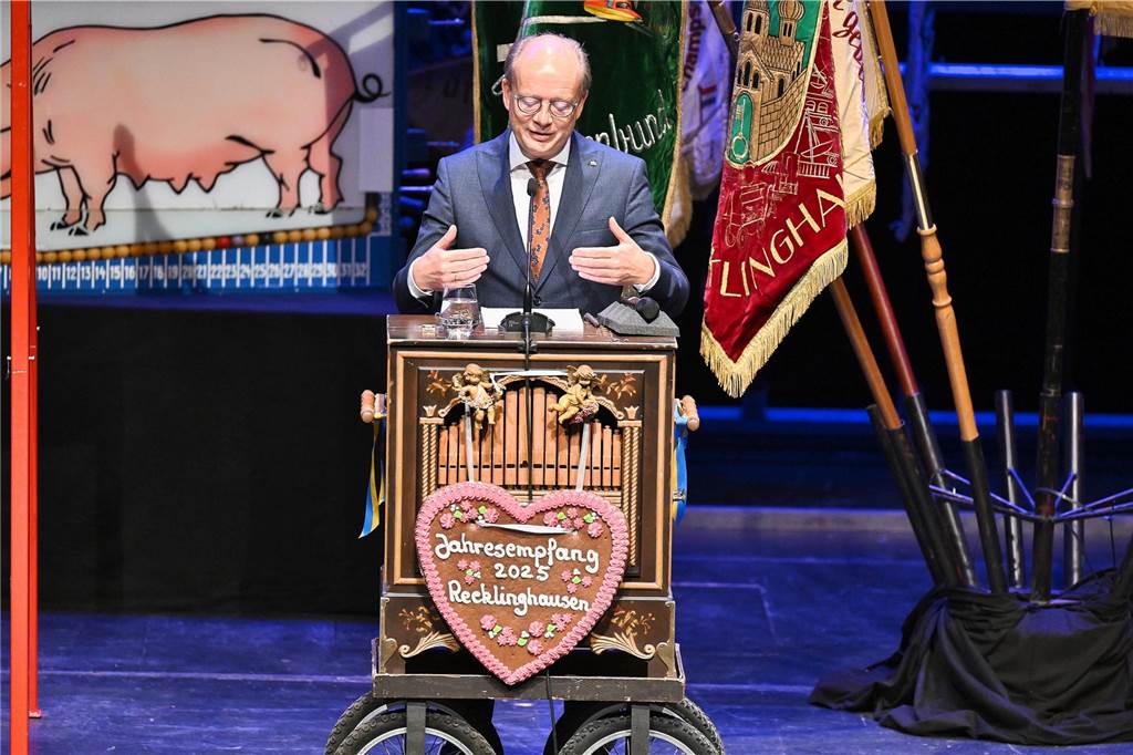 Gäste beim NRW-Schausteller-Empfang im Recklinghäuser Ruhrfestspielhaus.