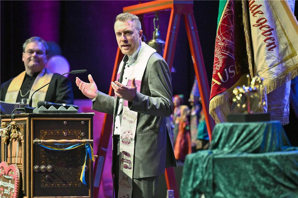 Gäste beim NRW-Schausteller-Empfang im Recklinghäuser Ruhrfestspielhaus.