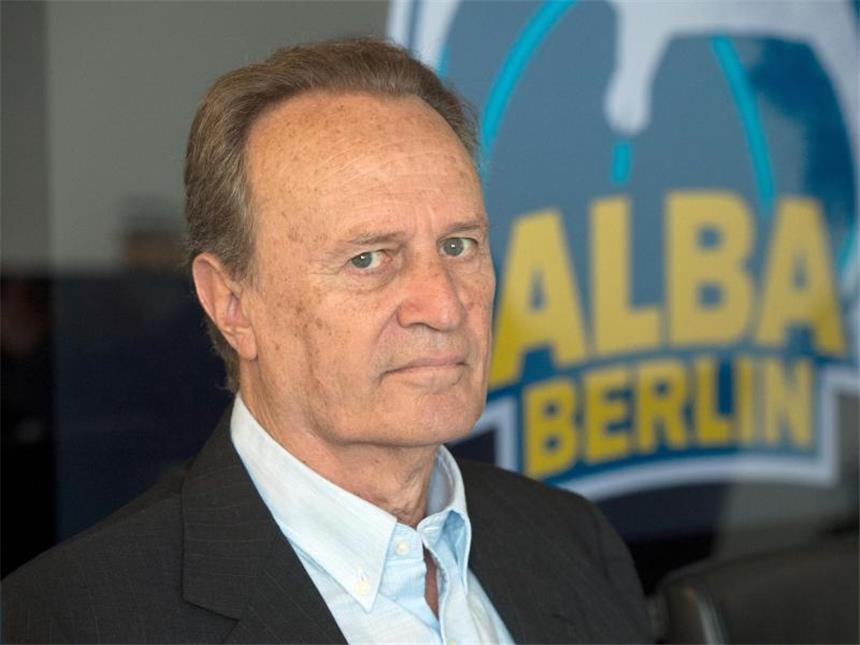 Mit vielen neuen Gesichtern und Trainer Aito Garcia Reneses startet Alba Berlin in die neue Saison. Foto: Rainer Jensen