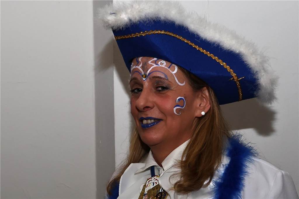 Mit vielen toll kostümierten Gästen feierte der Bürger- und Schützenverein Alt Hamm-Bossendorf im Gemeindehaus seine traditionelle Karnevalsparty. Highlight des Abends war der Einzug der Throngemeinschaft, die als Cowboymannschaft mit ihren Steckenpferden die Stimmung im Saal zum Kochen brachte.