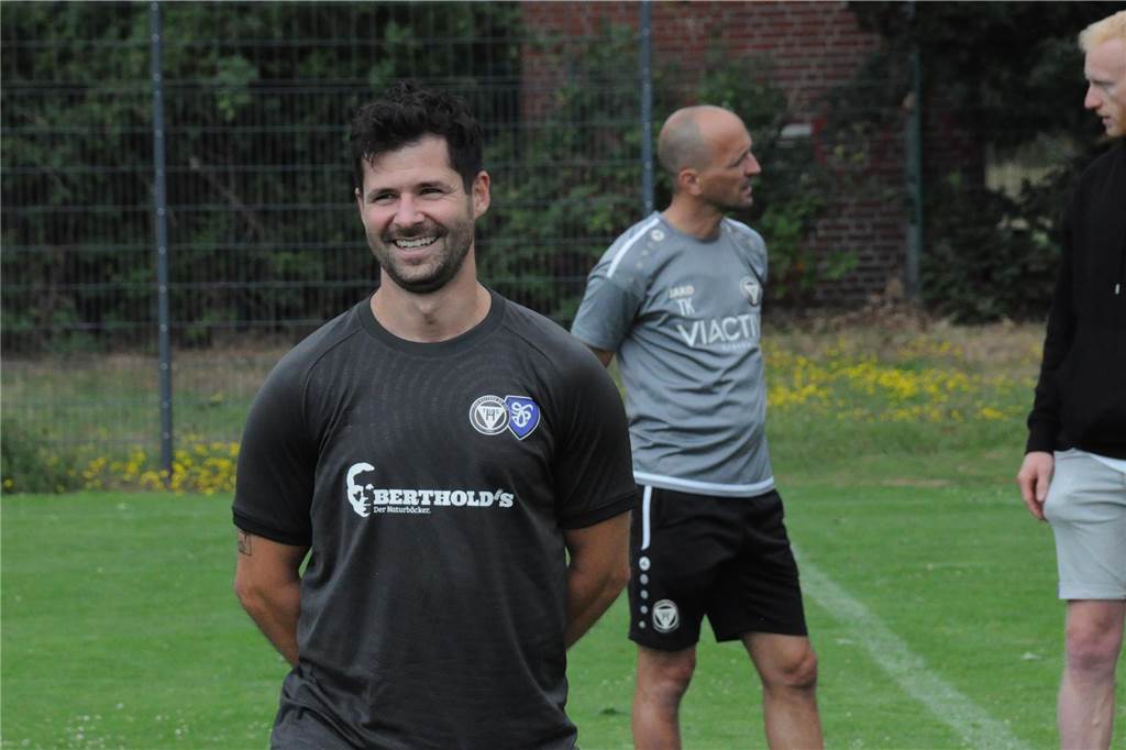 Mit vier externen Neuzugängen und vier Spielern aus der eigenen A-Jugend als Verstärkungen ist der TuS Haltern am See in die Vorbereitung auf die Westfalenliga-Saison 2023/24 gestartet.