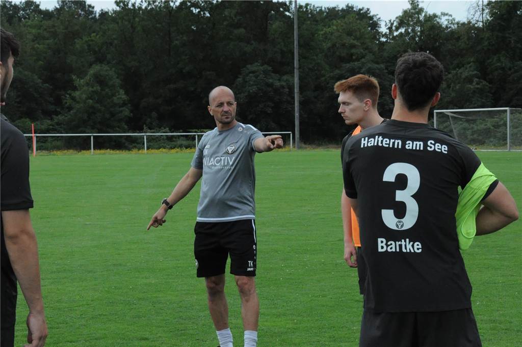 Mit vier externen Neuzugängen und vier Spielern aus der eigenen A-Jugend als Verstärkungen ist der TuS Haltern am See in die Vorbereitung auf die Westfalenliga-Saison 2023/24 gestartet.