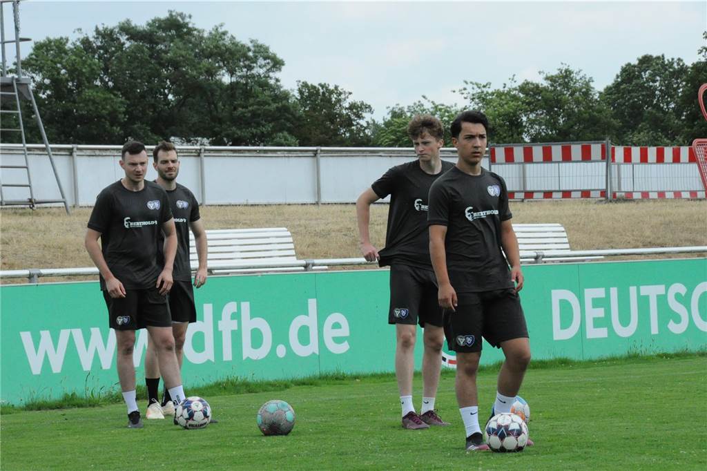 Mit vier externen Neuzugängen und vier Spielern aus der eigenen A-Jugend als Verstärkungen ist der TuS Haltern am See in die Vorbereitung auf die Westfalenliga-Saison 2023/24 gestartet.