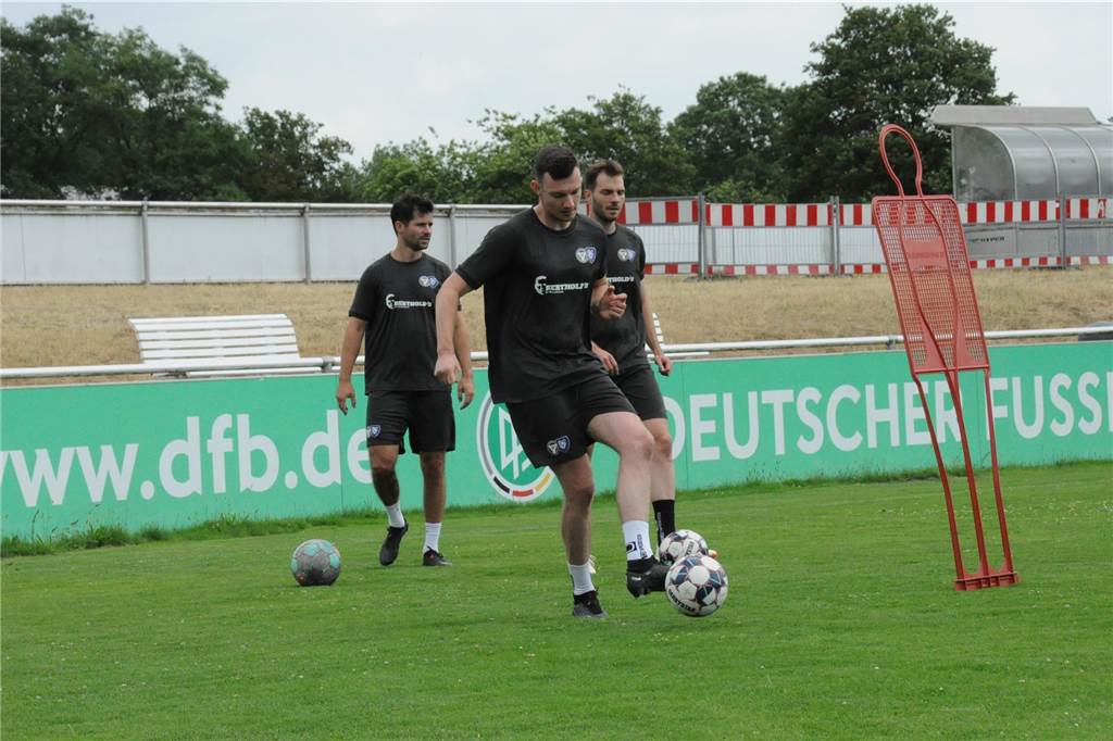 Mit vier externen Neuzugängen und vier Spielern aus der eigenen A-Jugend als Verstärkungen ist der TuS Haltern am See in die Vorbereitung auf die Westfalenliga-Saison 2023/24 gestartet.