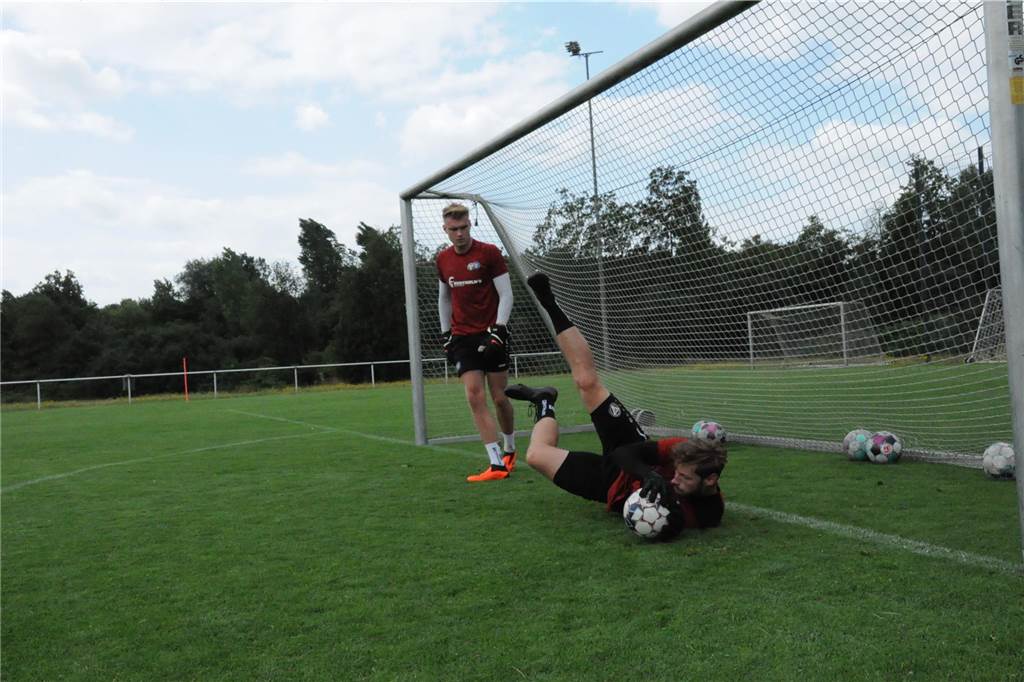 Mit vier externen Neuzugängen und vier Spielern aus der eigenen A-Jugend als Verstärkungen ist der TuS Haltern am See in die Vorbereitung auf die Westfalenliga-Saison 2023/24 gestartet.
