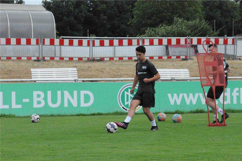 Mit vier externen Neuzugängen und vier Spielern aus der eigenen A-Jugend als Verstärkungen ist der TuS Haltern am See in die Vorbereitung auf die Westfalenliga-Saison 2023/24 gestartet.