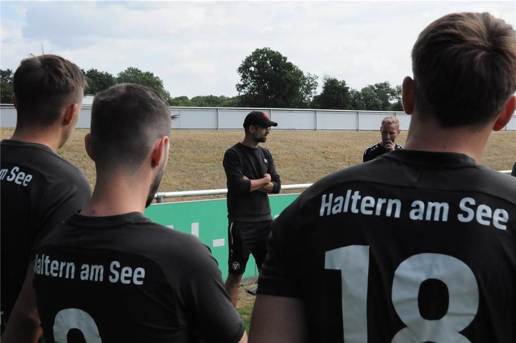 Mit vier externen Neuzugängen und vier Spielern aus der eigenen A-Jugend als Verstärkungen ist der TuS Haltern am See in die Vorbereitung auf die Westfalenliga-Saison 2023/24 gestartet.