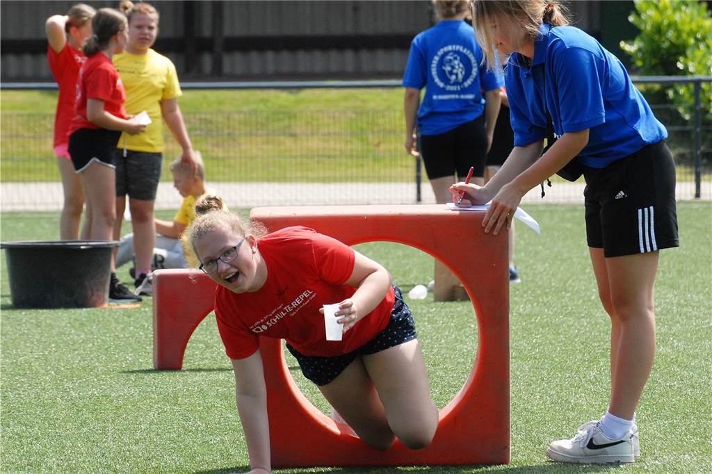 Sportplatzolympiade startete am Samstag - allerdings als Light-Version Mit vollem Einsatz waren die Kinder beim Start der Sportplatzolympiade dabei.