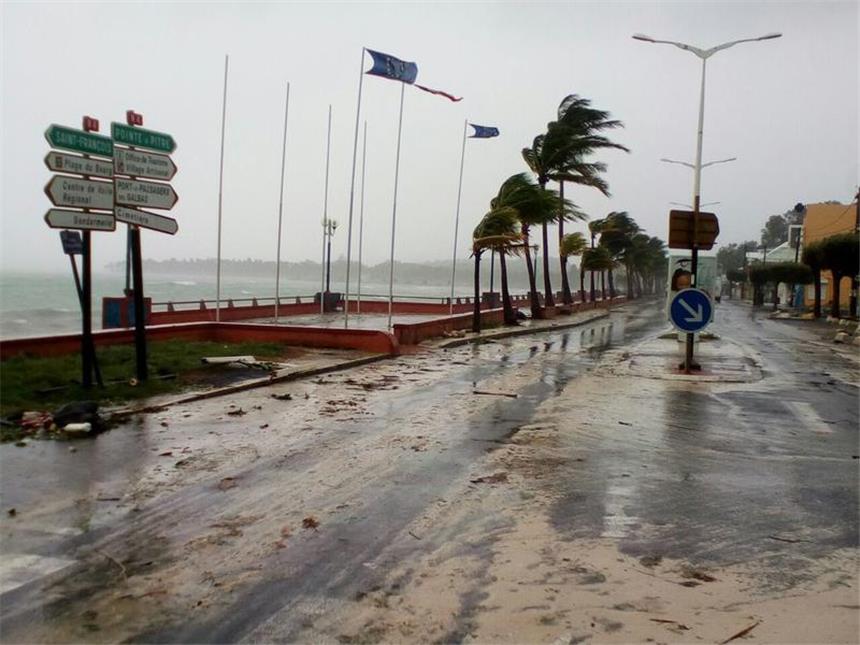 Hurrikan "Maria“ verwüstet Karibikinsel Dominica Mit Windgeschwindigkeiten von 260 Stundenkilometern pflügte der Hurrikan «Maria» über die karibische Insel Guadeloupe.
