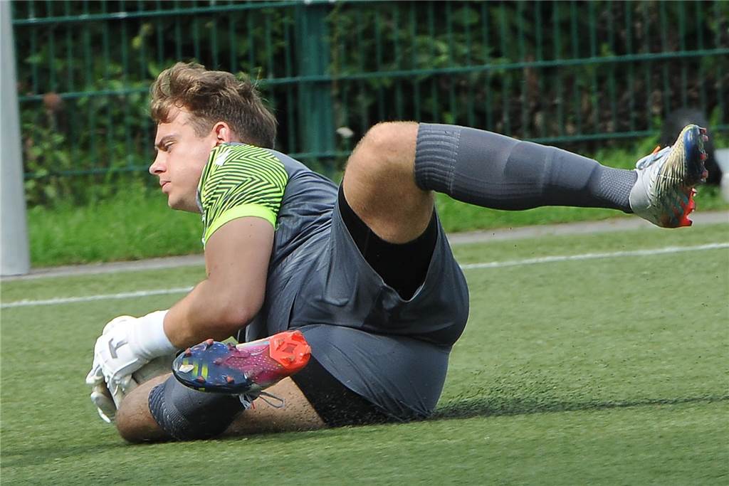 Mit zwei gehaltenen Elfmetern war Torwart Joshua Sawitzky maßgeblich am Weiterkommen des SC Berchum/Garenfeld im Kreispokalwettbewerb beteiligt.