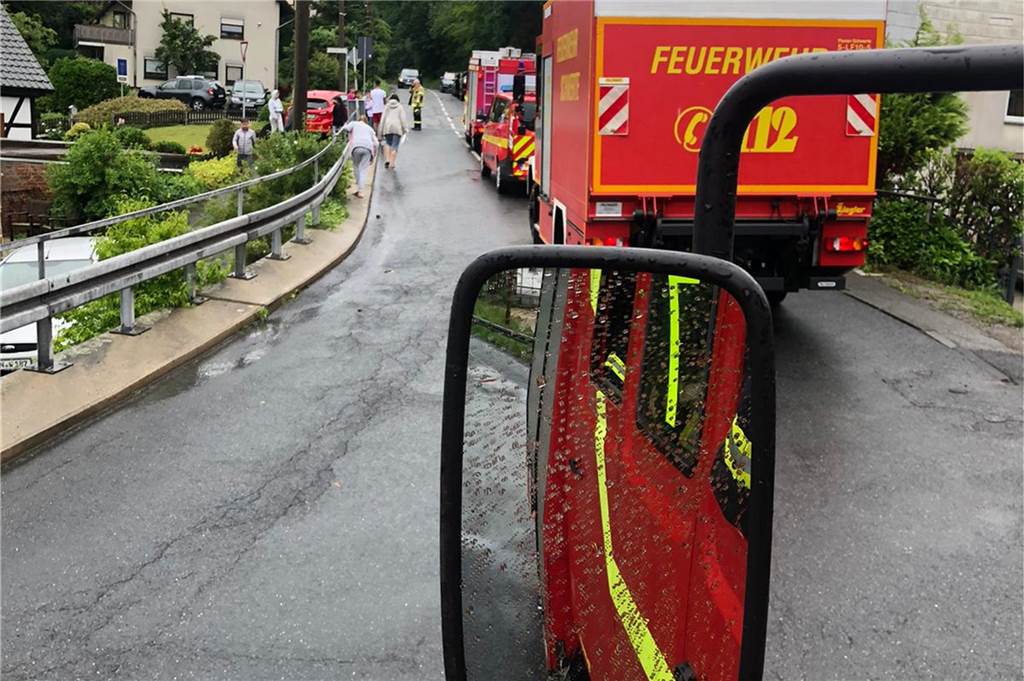 Pflegeheim evakuiert - wie Schwertes Feuerwehr in Fröndenberg half Mit zwei Löschgruppenfahrzeugen und einem Führungsfahrzeug rückte die Schwerter Feuerwehr zum Einsatz in die Nachbarstadt aus.