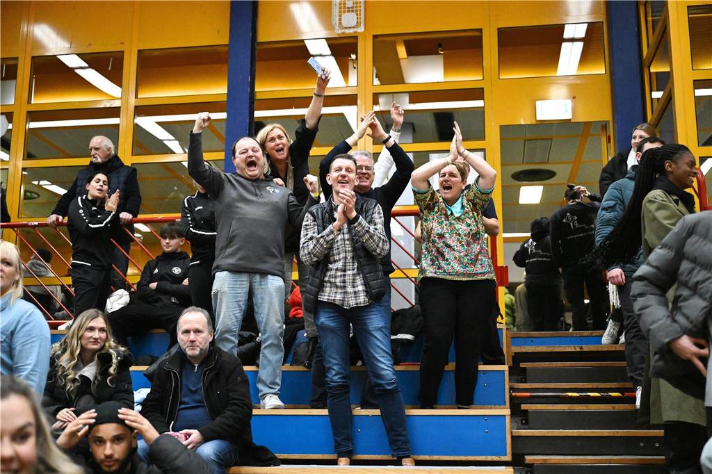 Mit zwei Siegen in der Gruppenphase zog der TuS Haltern beim Mitternachtscup ins Viertelfinale ein, wo dann die Spvgg. Erkenschwick mit 4:1 geschlagen wurde. Es folgte ein Sieg im Neunmeterschießen gegen die SSV Buer, ehe dank eines 3:2 gegen den DSC Wanne-Eickel der Titel gefeiert werden konnte.