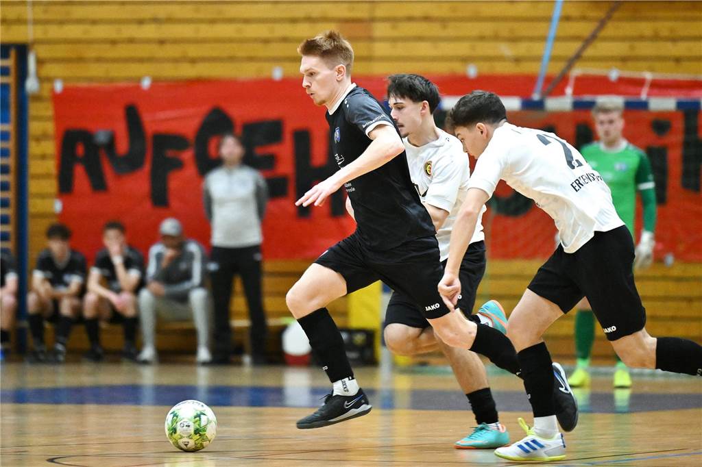 Mit zwei Siegen in der Gruppenphase zog der TuS Haltern beim Mitternachtscup ins Viertelfinale ein, wo dann die Spvgg. Erkenschwick mit 4:1 geschlagen wurde. Es folgte ein Sieg im Neunmeterschießen gegen die SSV Buer, ehe dank eines 3:2 gegen den DSC Wanne-Eickel der Titel gefeiert werden konnte.