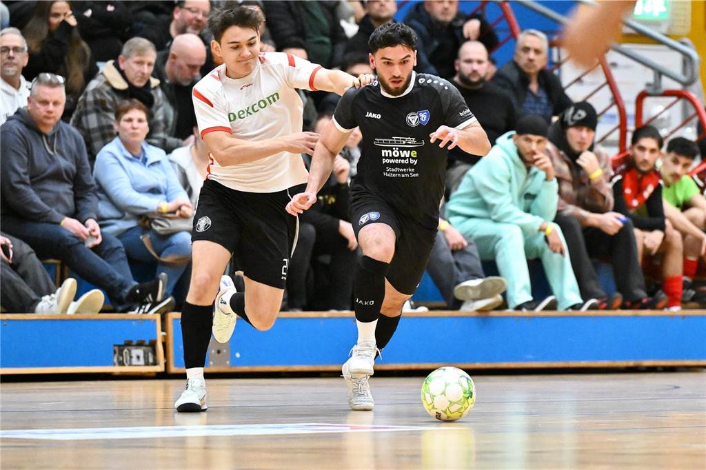 Mit zwei Siegen in der Gruppenphase zog der TuS Haltern beim Mitternachtscup ins Viertelfinale ein, wo dann die Spvgg. Erkenschwick mit 4:1 geschlagen wurde. Es folgte ein Sieg im Neunmeterschießen gegen die SSV Buer, ehe dank eines 3:2 gegen den DSC Wanne-Eickel der Titel gefeiert werden konnte.