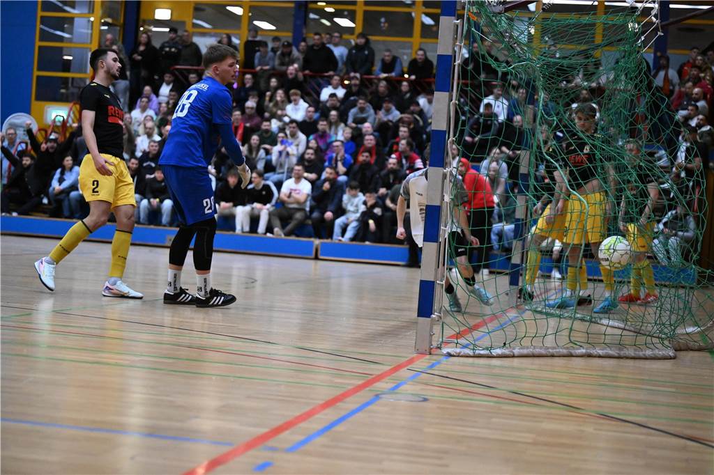 Mit zwei Siegen in der Gruppenphase zog der TuS Haltern beim Mitternachtscup ins Viertelfinale ein, wo dann die Spvgg. Erkenschwick mit 4:1 geschlagen wurde. Es folgte ein Sieg im Neunmeterschießen gegen die SSV Buer, ehe dank eines 3:2 gegen den DSC Wanne-Eickel der Titel gefeiert werden konnte.