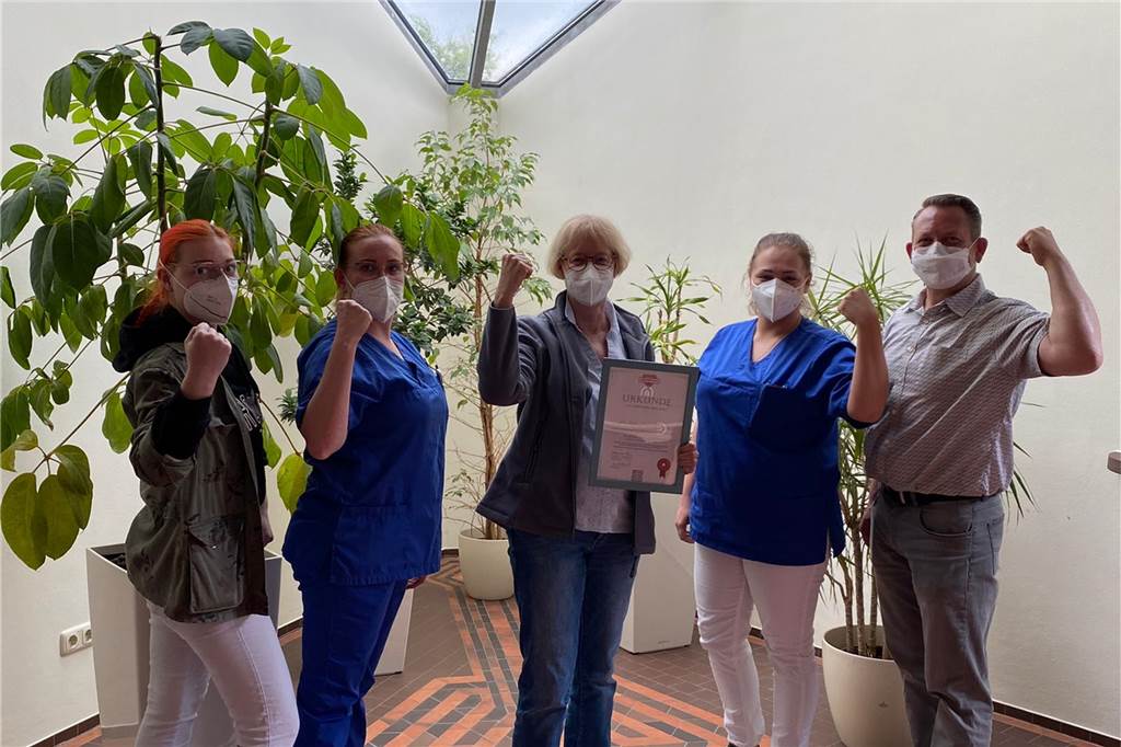 Diese Corona-Helden haben Leser bisher nominiert – Überreichen Sie Ihrem Helden eine Urkunde! Mitarbeiter der Atemzeit GmbH in Recklinghausen sind Coronahelden für ihre Chefin.