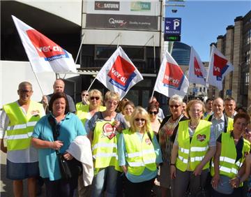 Mitarbeiter von Karstadt und Kaufland in Dortmund streiken am Freitag.