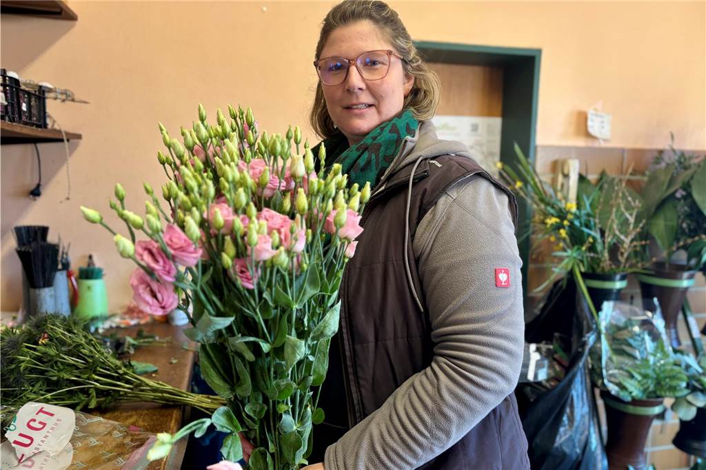 Ein Leben in der Gärtnerei Mitarbeiterin Michaela Schwarz bei der Arbeit.