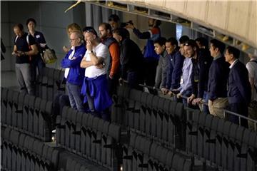 Mitglieder der Nationalen Olympischen Kommittees aus dreizehn Ländern besichtigen Sportstätten in Tokio. Foto: Shizuo Kambayashi