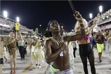 Mitglieder der Sambaschule Beija-Flor beim Karneval in Rio de Janeiro. Foto: Silvia Izquierdo