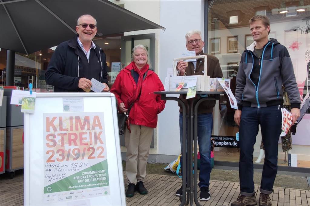 Fridays for Future in Dorsten: Demo zum globalen Klimastreik Mitglieder von Fridays for Future Dorsten warben am Wochenende in der Innenstadt für den globalen Klimastreik.