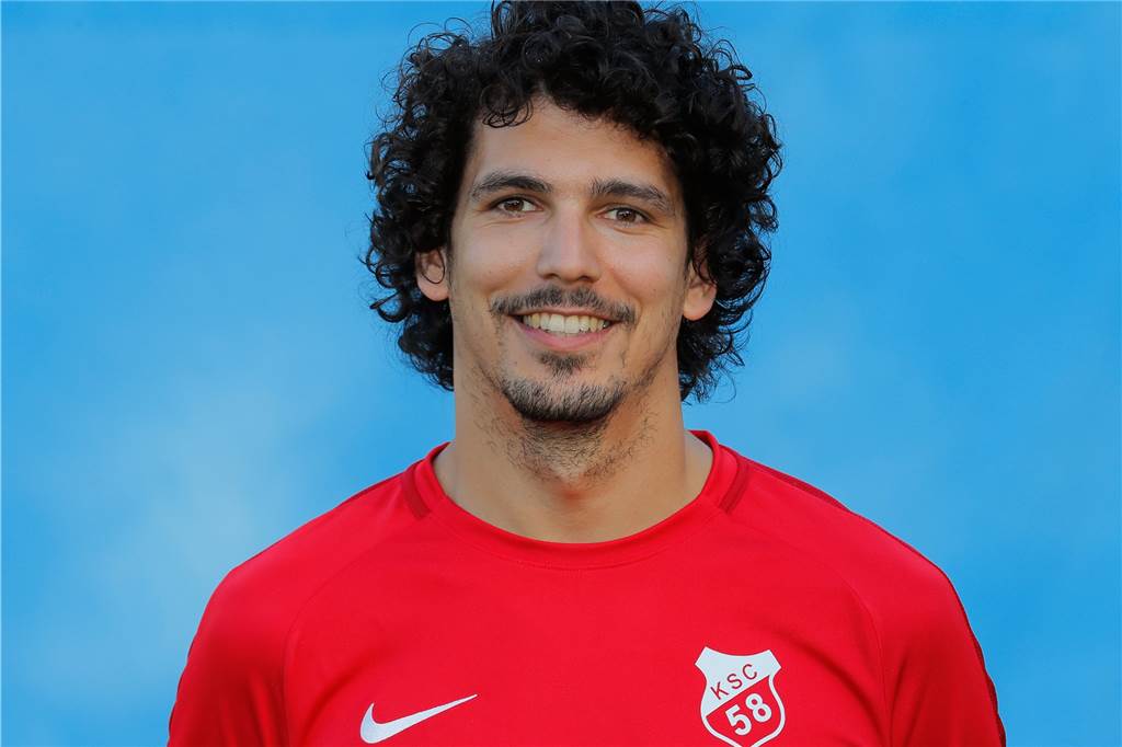 Ein Talent an der Seitenlinie: Ex-Spieler Karim Bouasker wird neuer Co-Trainer beim LSV Mitte 2019 hat Karim Bouasker das Amt als Co-Trainer beim Kirchhörder SC übernommen.