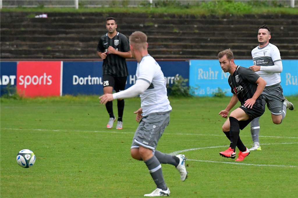 Lüner SV hat einige „Neuzugänge“ schon im Kader – weitere Transfers in Planung Mittelfeldantreiber Tore Burg (r.) wurde beim Lüner SV zum Ende der Hinrunde schmerzlich vermisst.