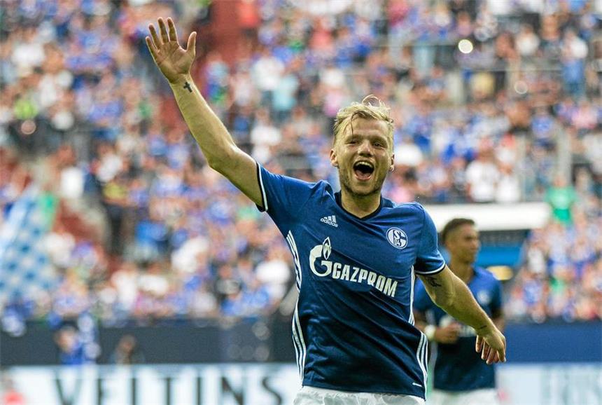 Schalke hat keine Angst vor dem Hexenkessel Mittelfeldspieler Johannes Geis könnte wieder in die Schalker Startelf rücken.